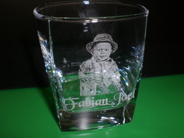 Gravur Whiskyglas Fabian (Bitte hier klicken um dieses Bild in seiner vollen Größe zu betrachten)