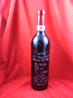 Gravur W Flasche 2 (Bitte hier klicken um dieses Bild in seiner vollen Größe zu betrachten)