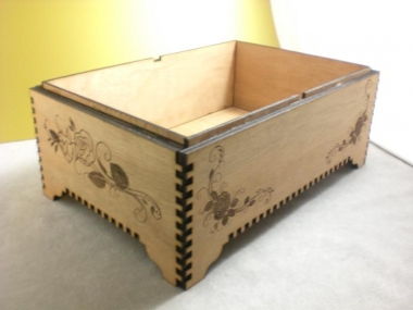 Holzbox mit halbrunden Deckel 3 (Bitte hier klicken um dieses Bild in seiner vollen Größe zu betrachten)