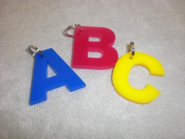 Gravur Acryl Anh&auml;nger ABC (Bitte hier klicken um dieses Bild in seiner vollen Gr&ouml;&szlig;e zu betrachten)
