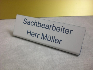 Gravur Namen Tischaufsteller (Bitte hier klicken um dieses Bild in seiner vollen Größe zu betrachten)
