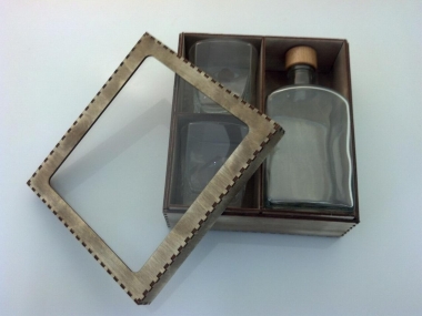 Whiskybox mit Flasche u. Gravur (Bitte hier klicken um dieses Bild in seiner vollen Gr&ouml;&szlig;e zu betrachten)